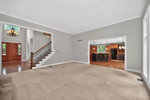 Living - 6607 Red Hawk Ct, Hamilton Township, OH 45039 photo 3 of 4