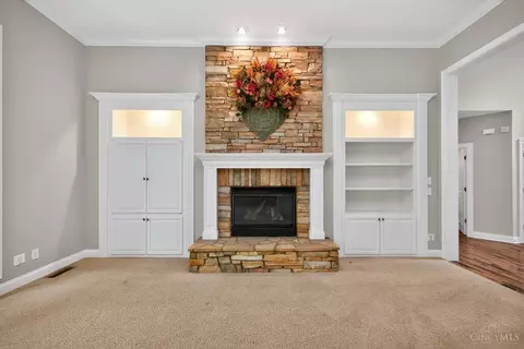 Living - 6607 Red Hawk Ct, Hamilton Township, OH 45039 photo 4 of 4
