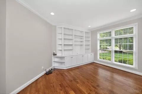 Living - 6607 Red Hawk Ct, Hamilton Township, OH 45039 photo 1 of 4