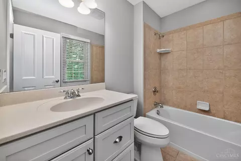 Bath - 6607 Red Hawk Ct, Hamilton Township, OH 45039 photo 8 of 11