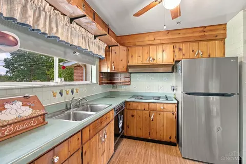 Kitchen - 10106 Baughman Rd, Harrison, OH 45030 photo 2 of 3