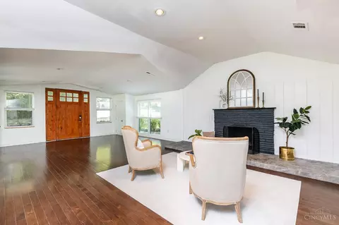 Living - 4125 Muchmore Rd, Cincinnati, OH 45227 photo 2 of 5