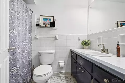 Bath - 778 Strathcoma Dr, Cincinnati, OH 45255 photo 2 of 3
