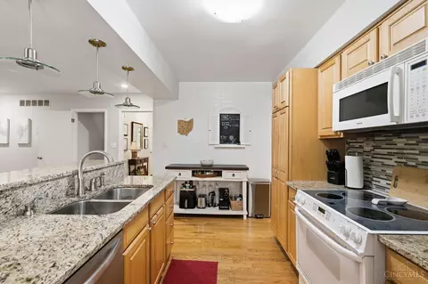Kitchen - 778 Strathcoma Dr, Cincinnati, OH 45255 photo 3 of 4