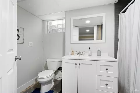 Bath - 778 Strathcoma Dr, Cincinnati, OH 45255 photo 3 of 3
