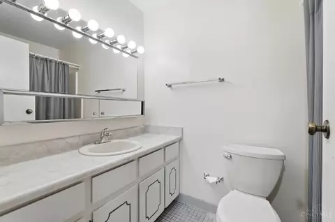 Bath - 5207 Eaglesnest Dr, Cincinnati, OH 45248 photo 1 of 3