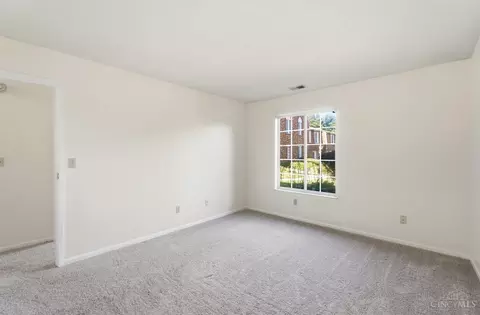 Bedroom - 5207 Eaglesnest Dr, Cincinnati, OH 45248 photo 5 of 7