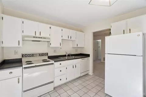 Kitchen - 5207 Eaglesnest Dr, Cincinnati, OH 45248 photo 2 of 3