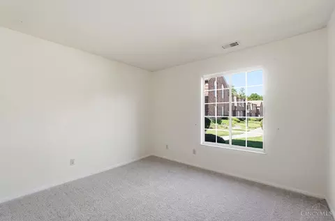 Bedroom - 5207 Eaglesnest Dr, Cincinnati, OH 45248 photo 6 of 7