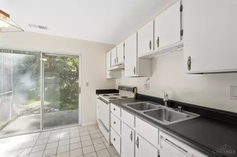 Kitchen - 5207 Eaglesnest Dr, Cincinnati, OH 45248 photo 1 of 3