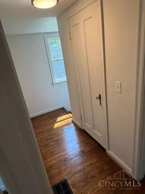 Entry Way - 6342 Elbrook Ave, Golf Manor, OH 45237 photo 2 of 2