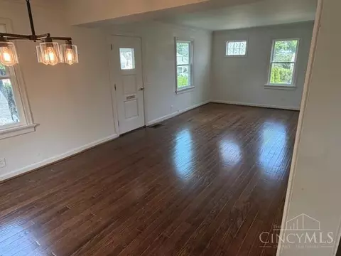 Living - 6342 Elbrook Ave, Golf Manor, OH 45237 photo 2 of 2