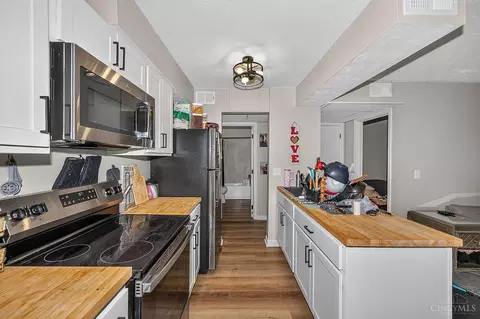 Kitchen - 2390 N Bend Rd, Cincinnati, OH 45239 photo 6 of 6