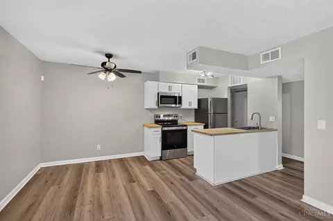 Kitchen - 2390 N Bend Rd, Cincinnati, OH 45239 photo 1 of 6
