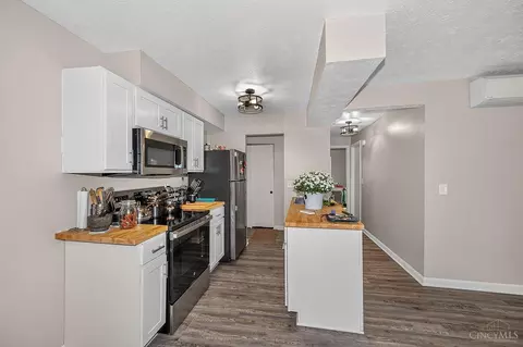 Kitchen - 2390 N Bend Rd, Cincinnati, OH 45239 photo 3 of 6