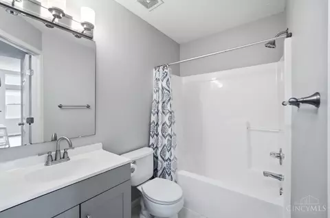 Bath - 6629 Black Forest Ct, Morrow, OH 45152 photo 3 of 4