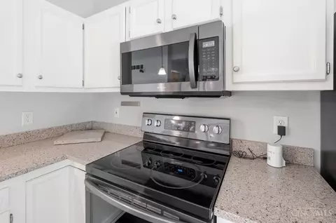 Kitchen - 6629 Black Forest Ct, Morrow, OH 45152 photo 4 of 4