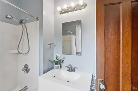 Bath - 4939 Ralph Ave, Cincinnati, OH 45238 photo 2 of 3