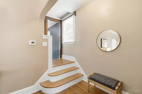 Entry Way - 4939 Ralph Ave, Cincinnati, OH 45238 photo 4 of 5