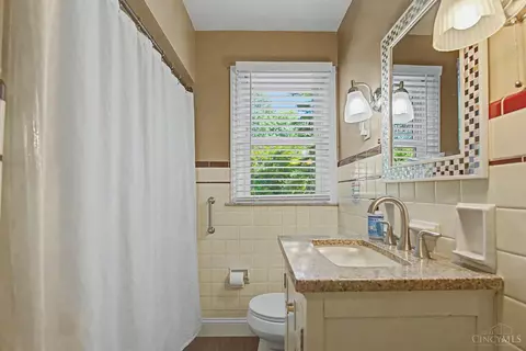 Bath - 5694 Euclid Rd, Cincinnati, OH 45236 photo 1 of 1