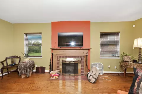 Living - 2885 Tower Ave, Cincinnati, OH 45238 photo 3 of 6
