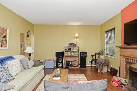 Living - 2885 Tower Ave, Cincinnati, OH 45238 photo 1 of 6