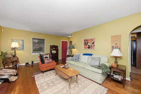 Living - 2885 Tower Ave, Cincinnati, OH 45238 photo 4 of 6