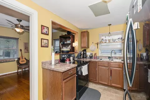 Kitchen - 2885 Tower Ave, Cincinnati, OH 45238 photo 2 of 3