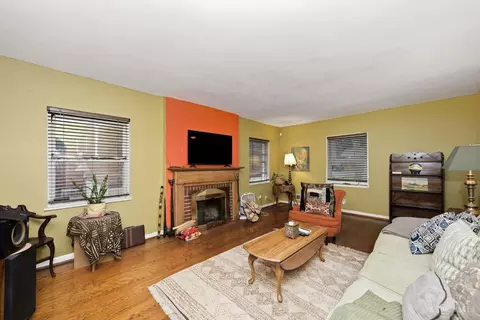 Living - 2885 Tower Ave, Cincinnati, OH 45238 photo 5 of 6