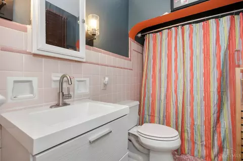 Bath - 2885 Tower Ave, Cincinnati, OH 45238 photo 1 of 1