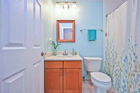 Bath - 9099 Arrowhead Ct, Cincinnati, OH 45231 photo 3 of 4