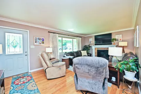 Living - 9099 Arrowhead Ct, Cincinnati, OH 45231 photo 2 of 5