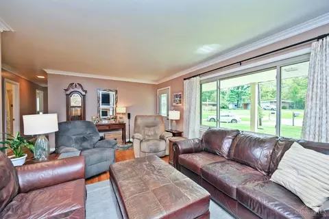 Living - 9099 Arrowhead Ct, Cincinnati, OH 45231 photo 4 of 5