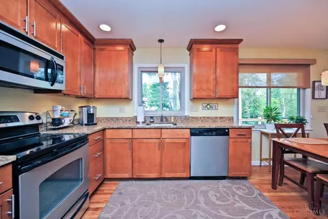 Kitchen - 9099 Arrowhead Ct, Cincinnati, OH 45231 photo 2 of 3