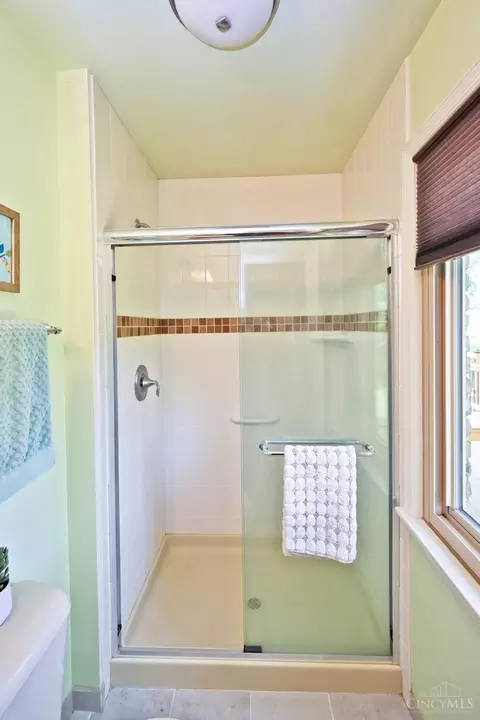 Bath - 9099 Arrowhead Ct, Cincinnati, OH 45231 photo 2 of 4