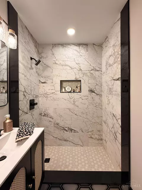 Bath - 6724 Windward St, Cincinnati, OH 45227 photo 3 of 15