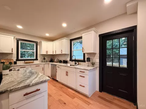 Kitchen - 6724 Windward St, Cincinnati, OH 45227 photo 2 of 12