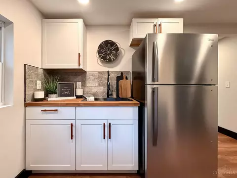 Kitchen - 6724 Windward St, Cincinnati, OH 45227 photo 11 of 12