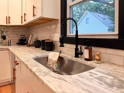 Kitchen - 6724 Windward St, Cincinnati, OH 45227 photo 5 of 12