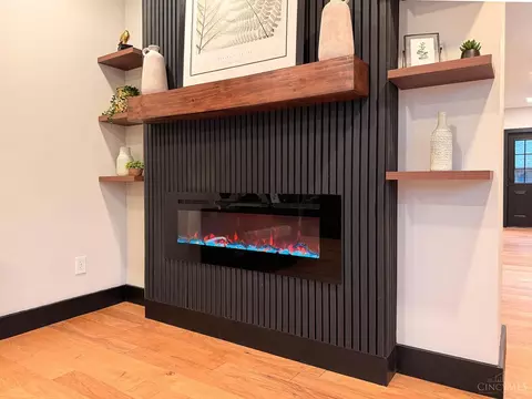 Living - 6724 Windward St, Cincinnati, OH 45227 photo 5 of 7