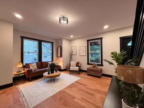 Living - 6724 Windward St, Cincinnati, OH 45227 photo 3 of 7
