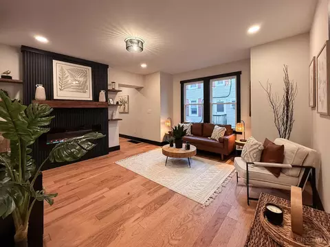 Living - 6724 Windward St, Cincinnati, OH 45227 photo 2 of 7