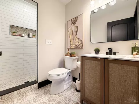 Bath - 6724 Windward St, Cincinnati, OH 45227 photo 9 of 15
