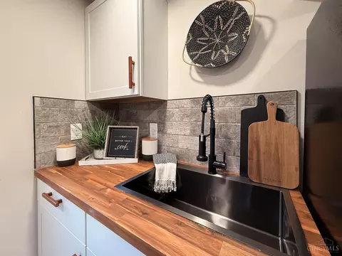 Kitchen - 6724 Windward St, Cincinnati, OH 45227 photo 12 of 12