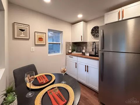Kitchen - 6724 Windward St, Cincinnati, OH 45227 photo 9 of 12