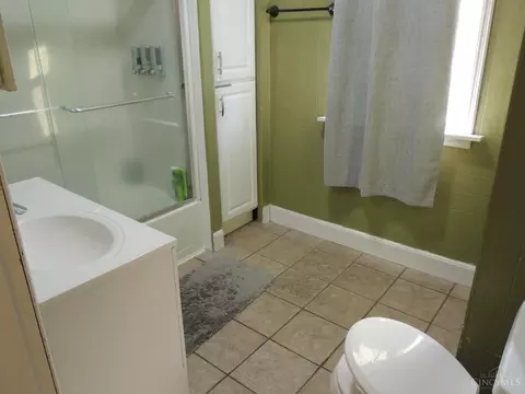 Bath - 357 Clinton Ave, Hamilton, OH 45015 photo 1 of 3