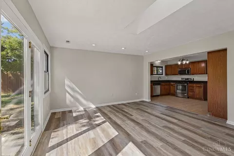 Living - 3969 Larchview Dr, Cincinnati, OH 45236 photo 4 of 4