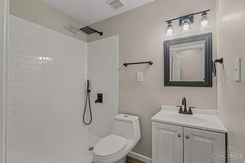 Bath - 3969 Larchview Dr, Cincinnati, OH 45236 photo 1 of 2