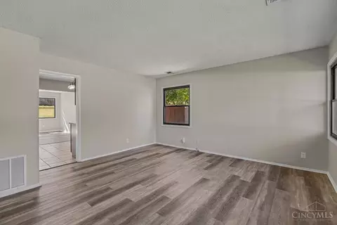 Living - 3969 Larchview Dr, Cincinnati, OH 45236 photo 2 of 4