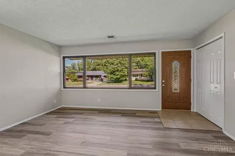 Living - 3969 Larchview Dr, Cincinnati, OH 45236 photo 1 of 4